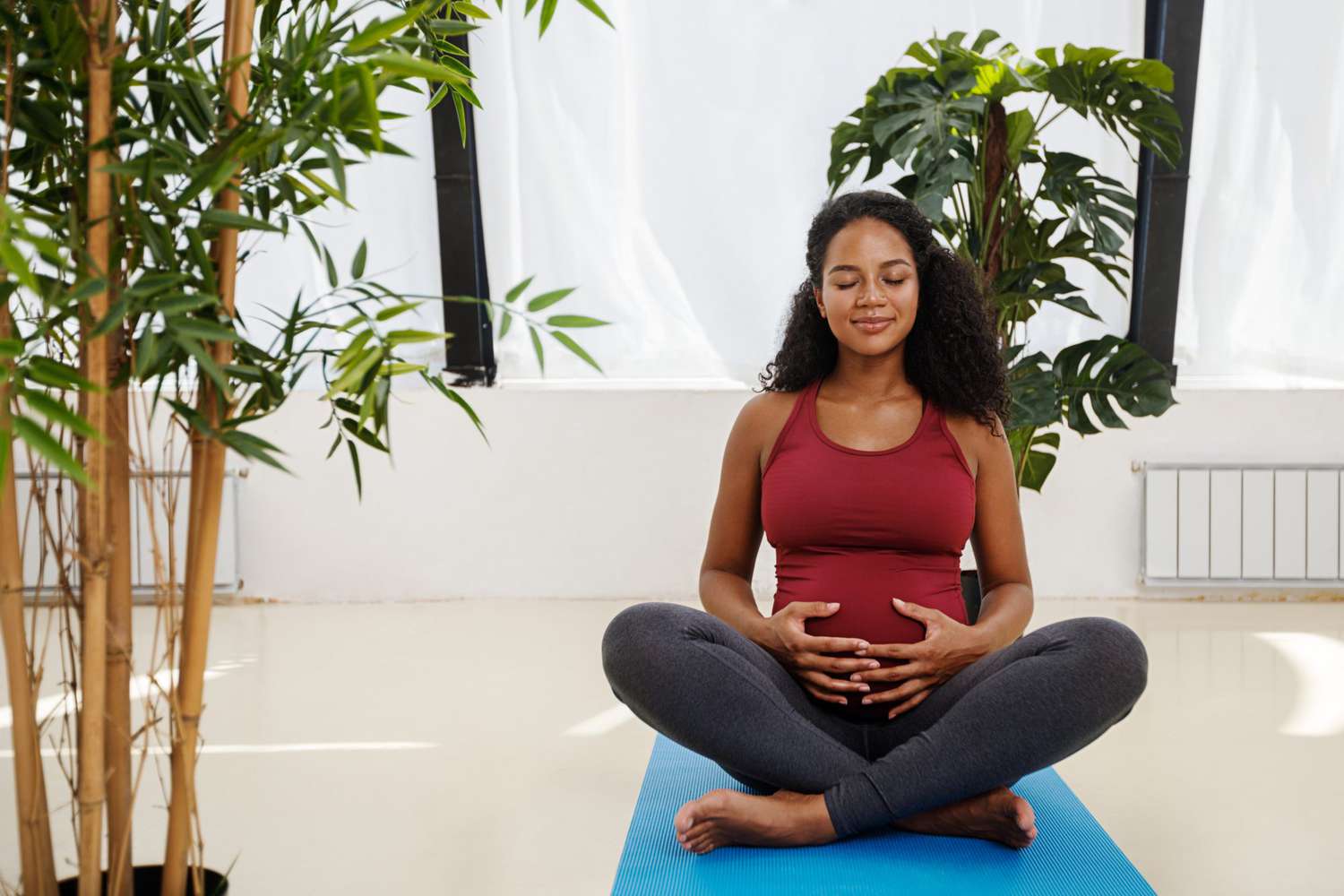 Stay active at home during pregnancy with our tips and tricks. Discover safe and effective exercises, routines, and expert advice to maintain fitness and well-being without leaving your home. Embrace a healthy lifestyle for you and your baby, all from the comfort of your own space.