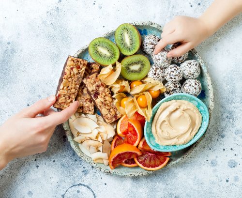 Discover energizing snacks that keep hunger at bay between meals. These snacks, packed with a balance of carbohydrates, protein, and healthy fats, provide sustained energy and help curb cravings. Explore the benefits of nutrient-rich options and fiber-packed choices to stay satisfied throughout the day.